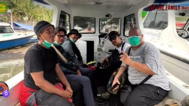 Sinyal Terakhir Jurnalis Hilang Dekat Krakatau Ratusan Nelayan Bergerak