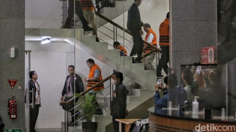 Misteri Jaringan Orang Kepercayaan Menteri Terungkap Misteri Jaringan Orang Kepercayaan Menteri Terungkap