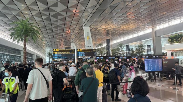 Soetta Lumpuh Total Ratusan Ribu Penumpang Terjebak Soetta Lumpuh Total Ratusan Ribu Penumpang Terjebak