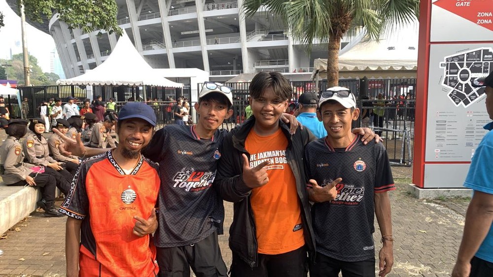 Ribuan Jakmania Bogor Kepung GBK