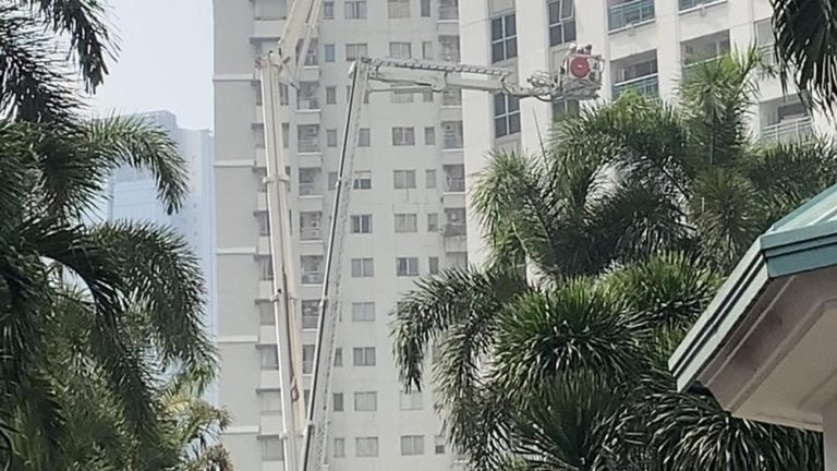 Api Mengamuk di Apartemen Pavilion Bayi dan Hewan Selamat Api Mengamuk di Apartemen Pavilion Bayi dan Hewan Selamat