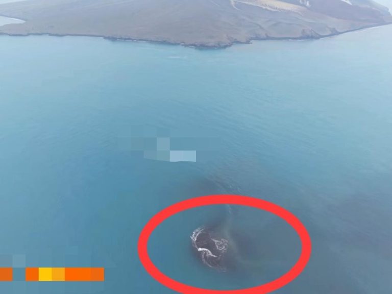 Tanah Baru Mendadak Muncul Dekat Anak Krakatau