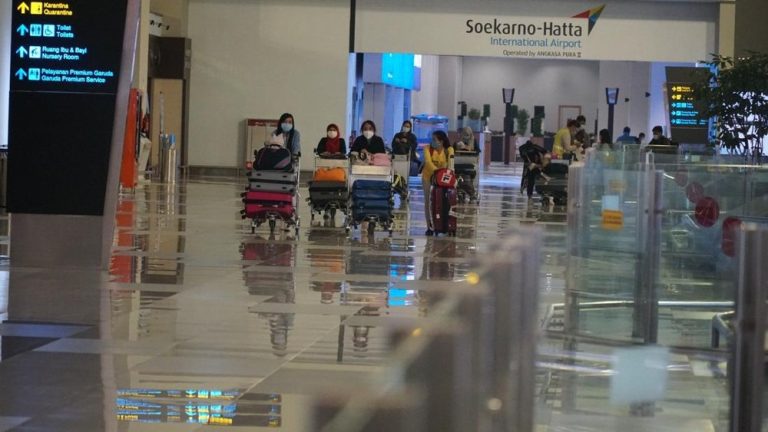 Erupsi Anak Krakatau Guncang Langit Soetta Puluhan Penerbangan Terdampak