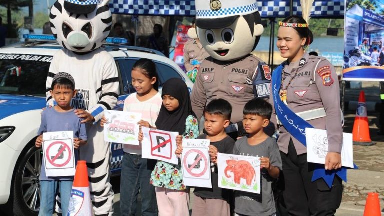 Polantas Kaltara Mendekat Warga Bulungan Terkejut Polantas Kaltara Mendekat Warga Bulungan Terkejut