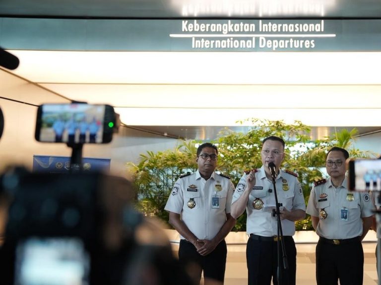 Terjebak Erupsi WNA Dapat Fasilitas Istimewa