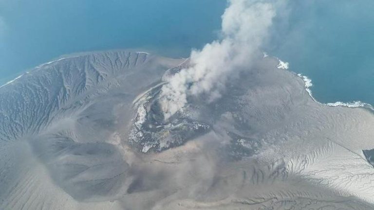 Anak Krakatau Kembali Membesar