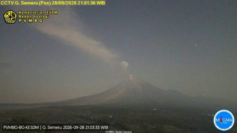 Gunung Semeru Kembali Erupsi Malam Ini