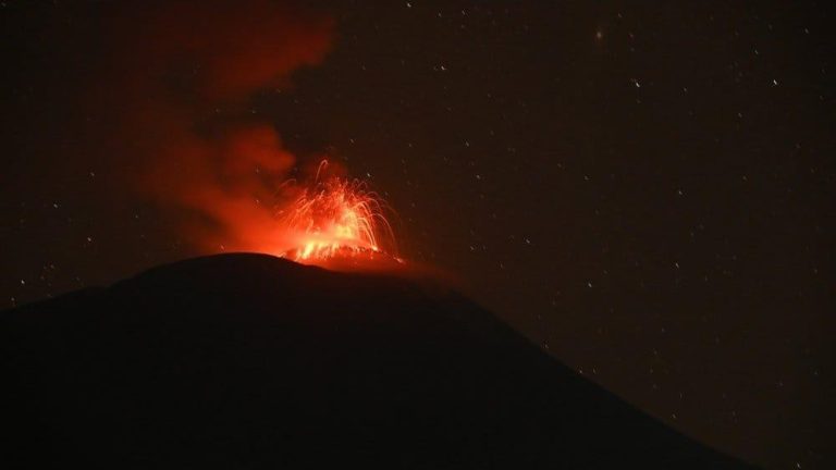 Gunung Ili Lewotolok Kembali Beraksi Warga Diimbau Siaga Gunung Ili Lewotolok Kembali Beraksi Warga Diimbau Siaga