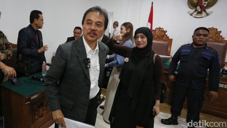 Hakim Tempuh Jalur Ekstrem Sidang Roy Suryo Tertunda