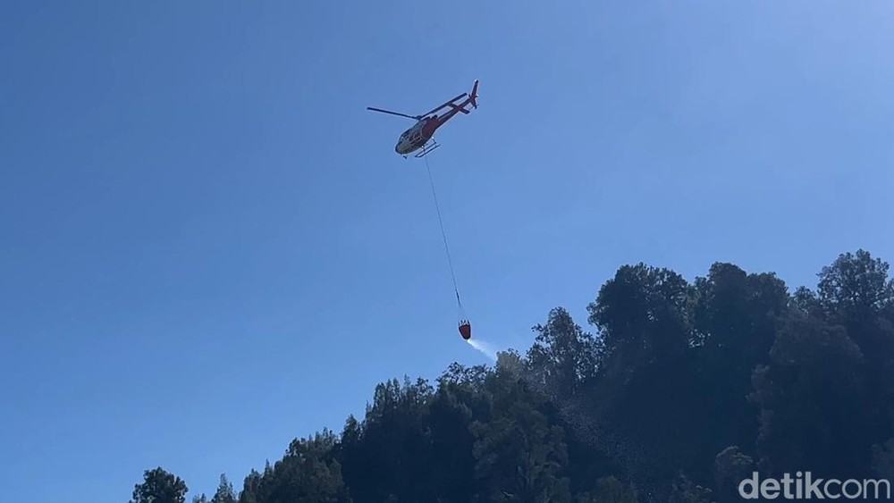TNI AU Terjun Atasi Api TPA Galuga
