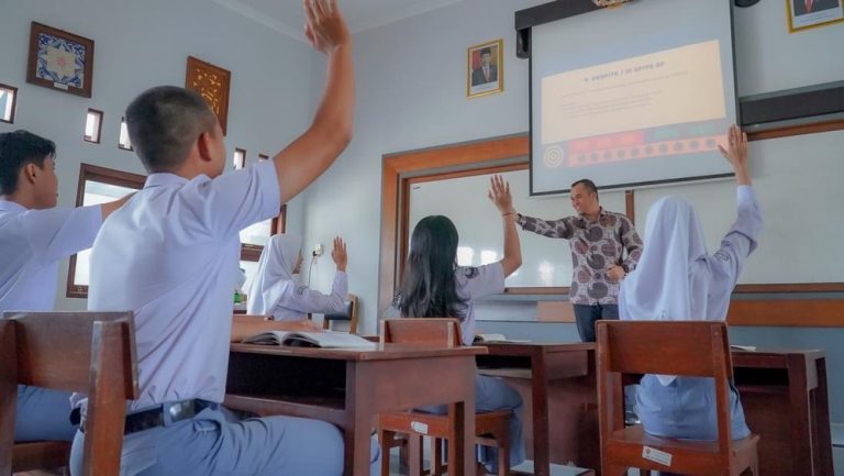 Depok Tiba-Tiba PJJ Ada Apa Depok Tiba-Tiba PJJ Ada Apa