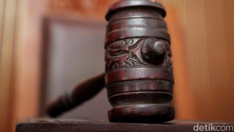 Pilu Anak Tengah Pembunuh Keluarga Divonis Seumur Hidup