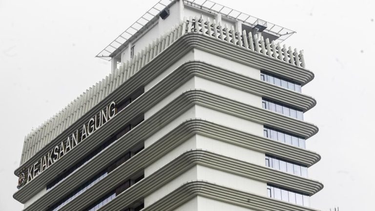 Terbongkar Skandal Tambang Bauksit Triliunan Rupiah Negara Lenyap Terbongkar Skandal Tambang Bauksit Triliunan Rupiah Negara Lenyap