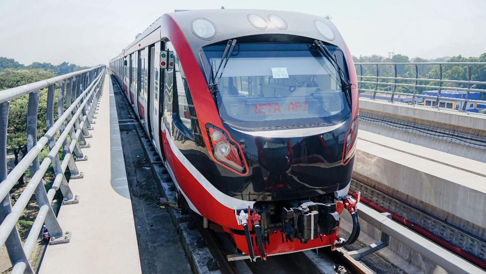LRT Jabodebek Terhenti Mendadak di Dukuh Atas