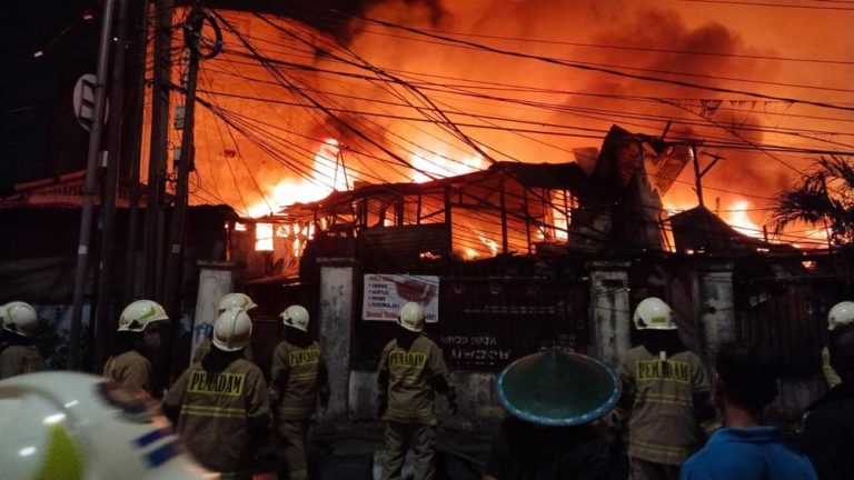 Kebayoran Lama Dilalap Api Warteg Jadi Awal