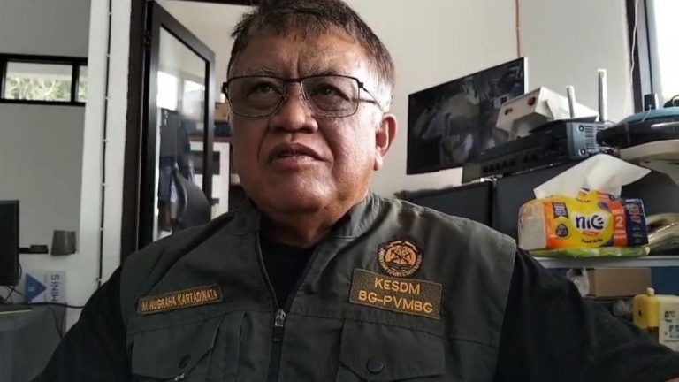 Anak Krakatau Mereda Diam-diam Magma Bergerak