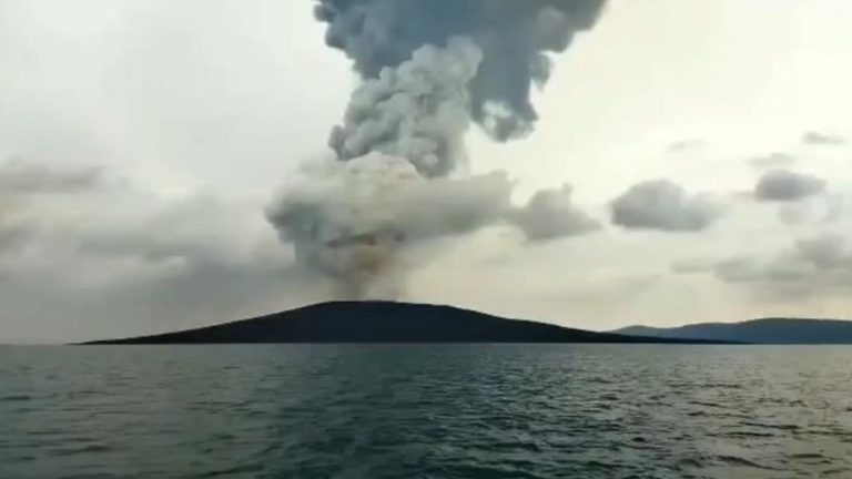 Peringatan Penting Debu Anak Krakatau Sampai Bekasi