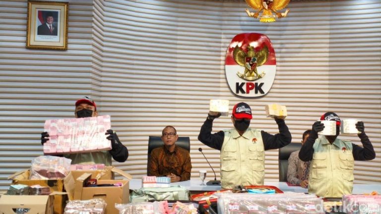 Penyitaan Fantastis KPK Koper Koper Uang Terkuak
