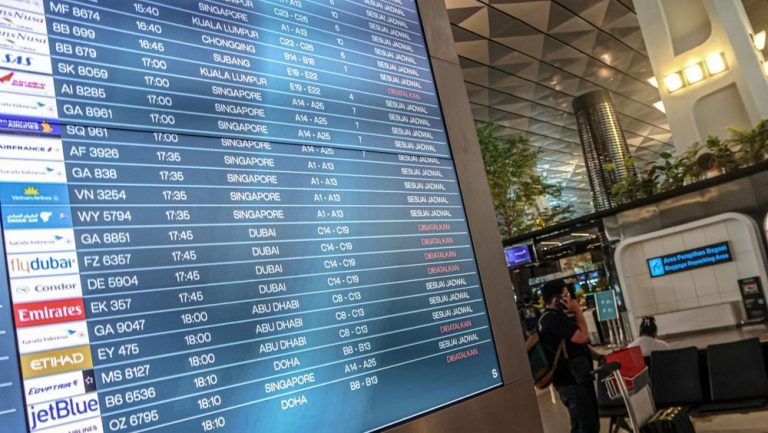 Erupsi Anak Krakatau Lumpuhkan Soetta Dini Hari Erupsi Anak Krakatau Lumpuhkan Soetta Dini Hari