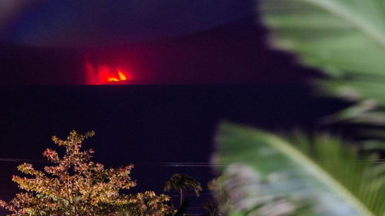 Anak Krakatau Berulah 4 Bandara Besar Tutup Mendadak Anak Krakatau Berulah 4 Bandara Besar Tutup Mendadak