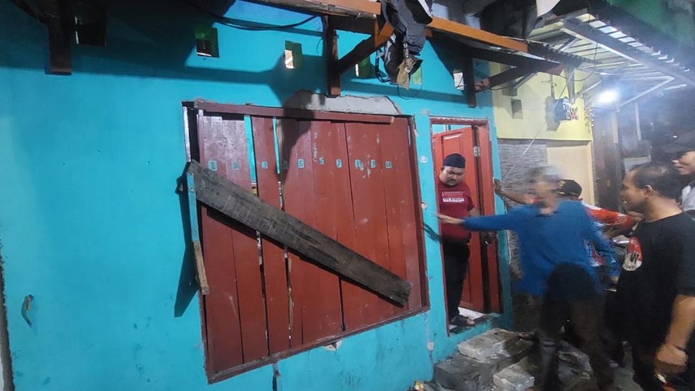 Gas Meledak Warteg Hancur Warga Panik