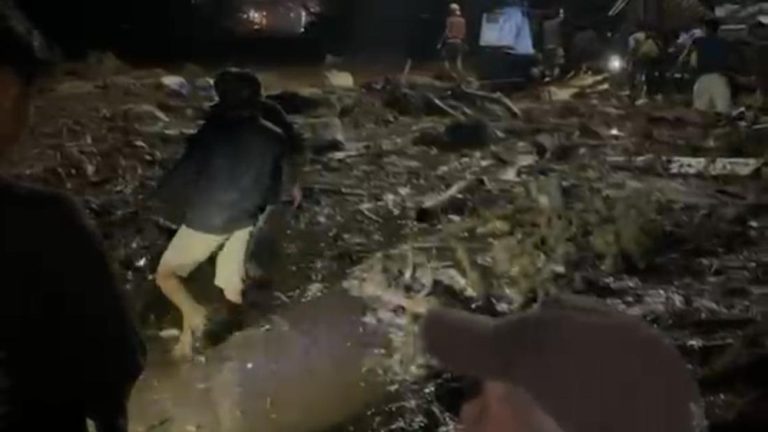 Solok Terendam Akses Padang Lumpuh