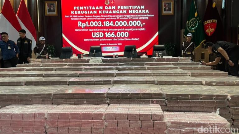 Gunungan Uang Triliunan Rupiah Terhampar di Kejagung