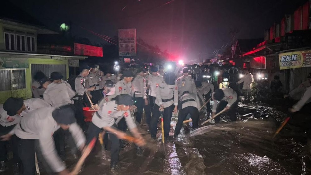 Polri Gerak Cepat Selamatkan Korban Galodo Solok