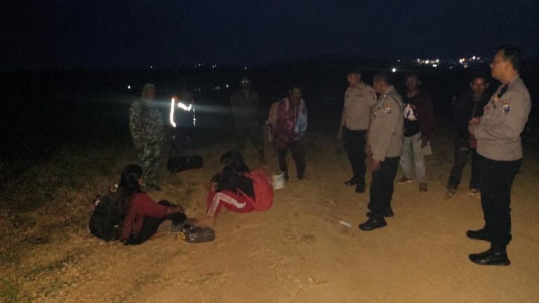Terjebak Asap di Puncak Batu Tulis Malang Terjebak Asap di Puncak Batu Tulis Malang