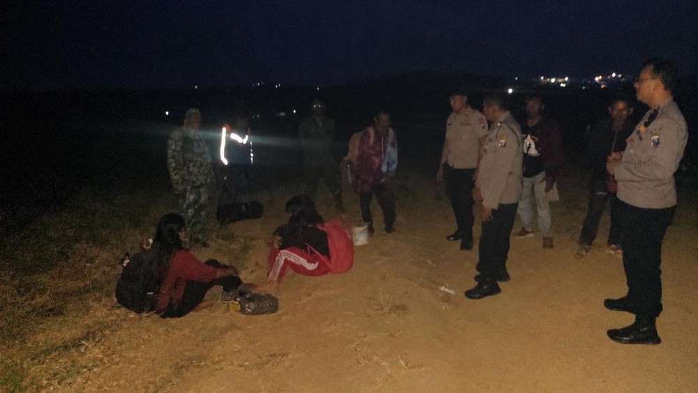 Terjebak Asap di Puncak Batu Tulis Malang