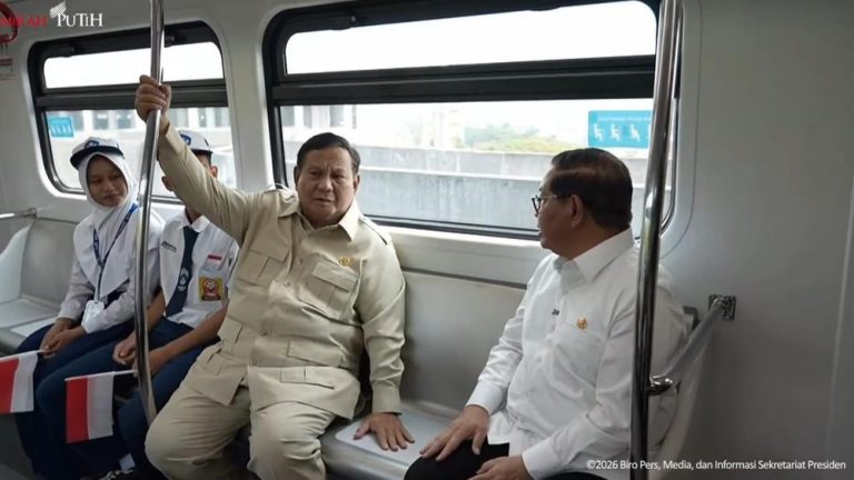 Tarif LRT Jakarta Cuma Rp 8 Awalnya Cek Faktanya Tarif LRT Jakarta Cuma Rp 8 Awalnya Cek Faktanya