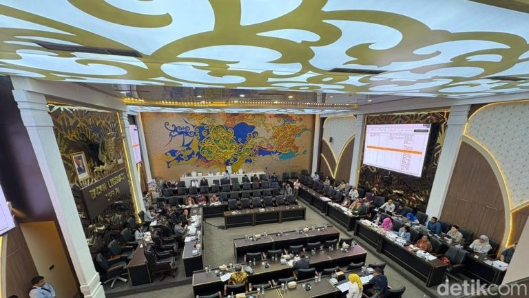 DPR Ambil Langkah Tegas Data Pribadi Warga Terlindungi DPR Ambil Langkah Tegas Data Pribadi Warga Terlindungi