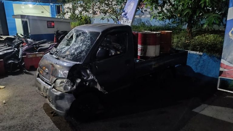 Pikap Kabur Berakhir Hancur di Bogor Pikap Kabur Berakhir Hancur di Bogor