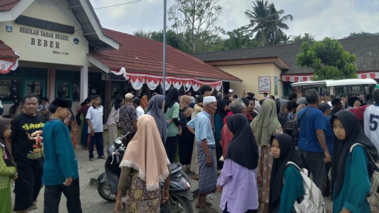 Ratusan Siswa SD Lombok Tengah Tumbang Usai Santap Makanan Gratis Ratusan Siswa SD Lombok Tengah Tumbang Usai Santap Makanan Gratis
