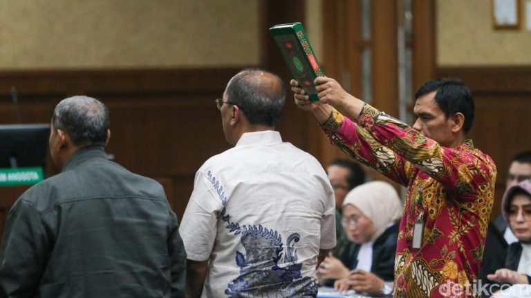 Yaqut Dituding Selamatkan Pejabat dari KPK Yaqut Dituding Selamatkan Pejabat dari KPK