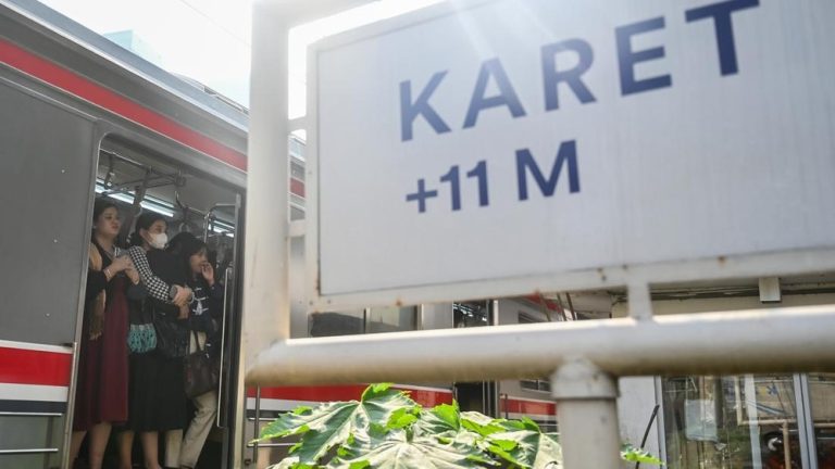 Stasiun Karet Resmi Tutup Penumpang Kaget Stasiun Karet Resmi Tutup Penumpang Kaget