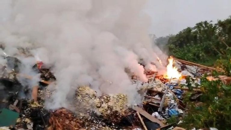 Api Membara di Jantung Sampah Tangerang Api Membara di Jantung Sampah Tangerang