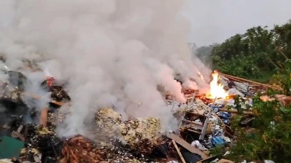 Api Membara di Jantung Sampah Tangerang