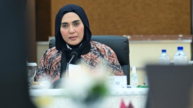 Peringatan Keras DPR Usai Ratusan Siswa Keracunan Peringatan Keras DPR Usai Ratusan Siswa Keracunan