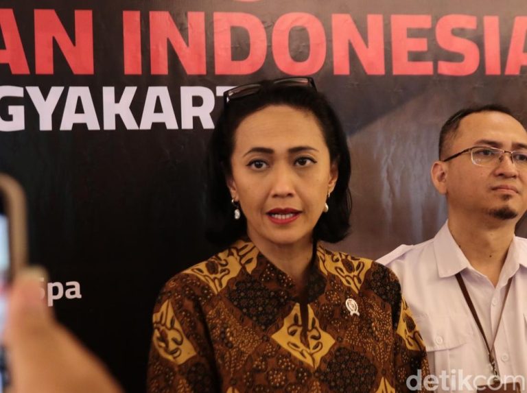 Pemerintah Usut Tuntas WNI Jadi Tentara Rusia Pemerintah Usut Tuntas WNI Jadi Tentara Rusia