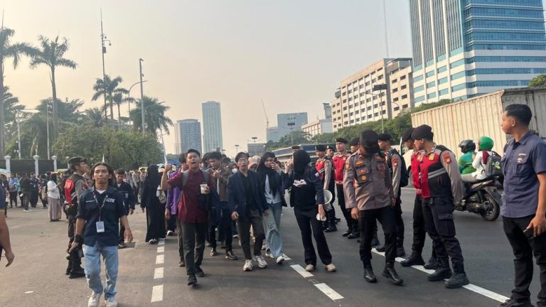 Demo Mahasiswa Bubar Lalin Kembali Lancar