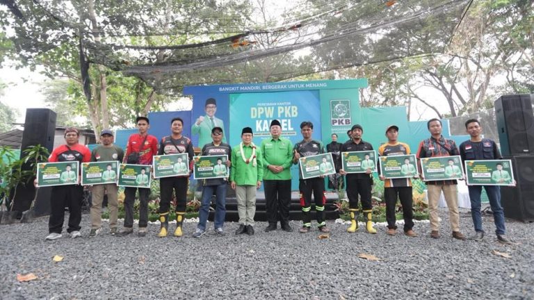 Aksi Nyata Cak Imin Bantu Korban Karhutla Kalsel Aksi Nyata Cak Imin Bantu Korban Karhutla Kalsel