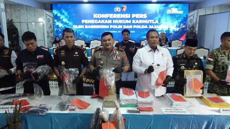 Polri Usul Cabut Izin 23 Perusahaan Pembakar Hutan Polri Usul Cabut Izin 23 Perusahaan Pembakar Hutan