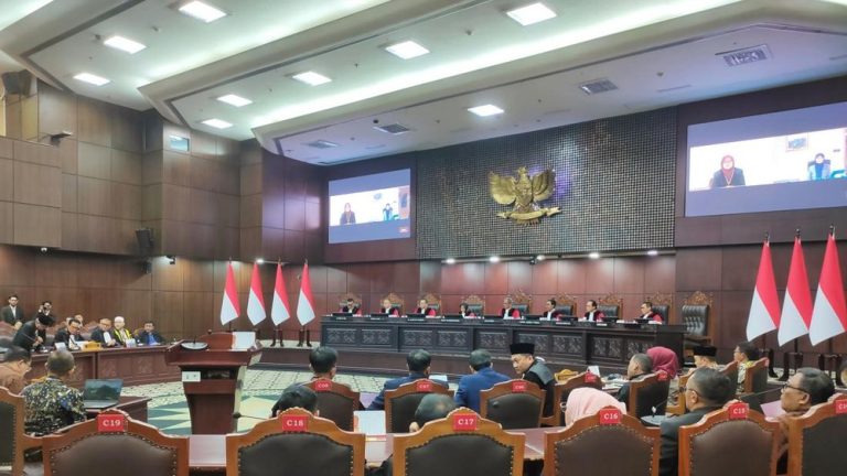 Misteri Ijazah Gibran Bikin Hakim MK Bingung