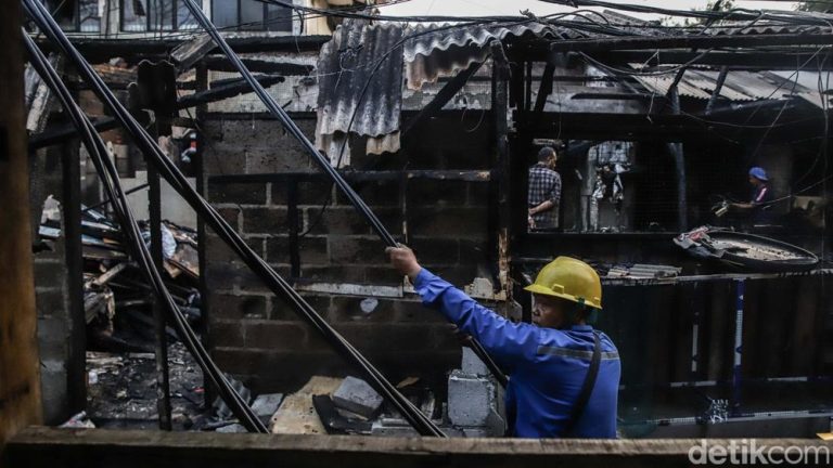 Jakarta Membara Delapan Kebakaran dalam Dua Hari Jakarta Membara Delapan Kebakaran dalam Dua Hari